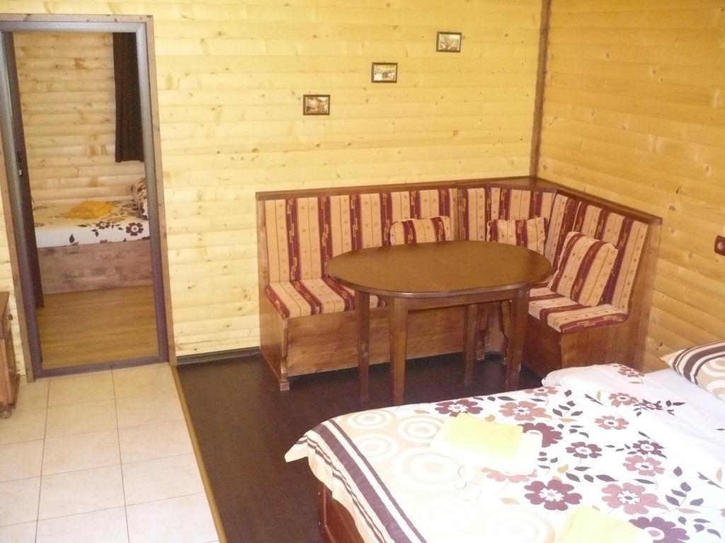 Guest House Chobaka Trigrad Rom bilde