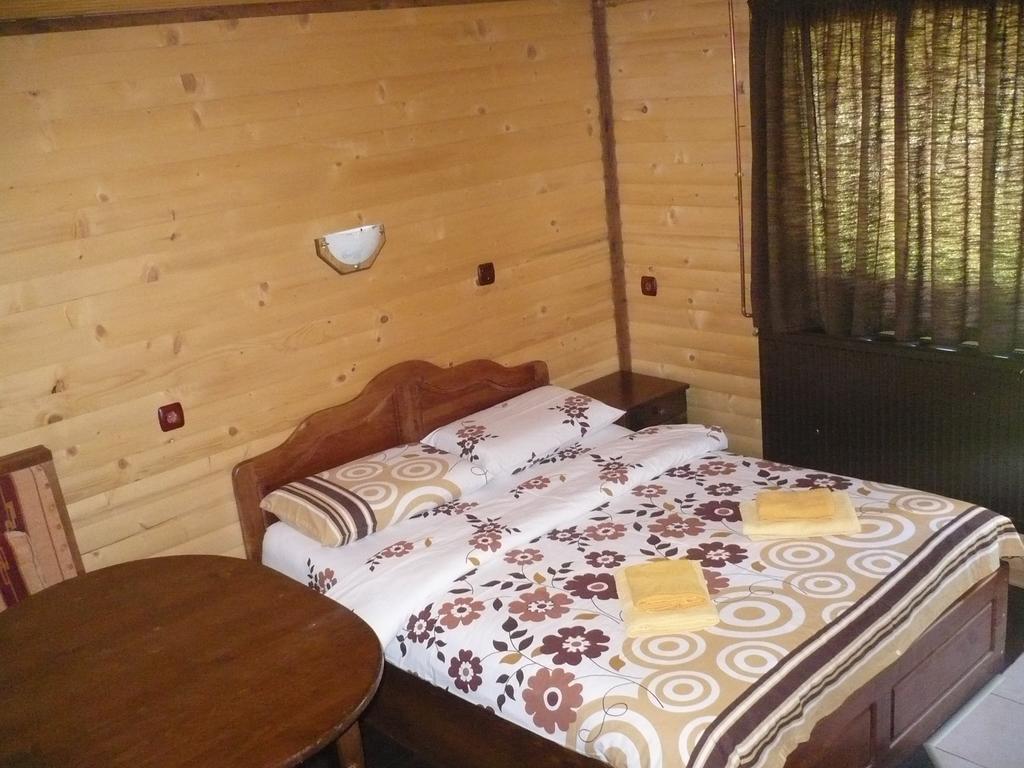 Guest House Chobaka Trigrad Rom bilde